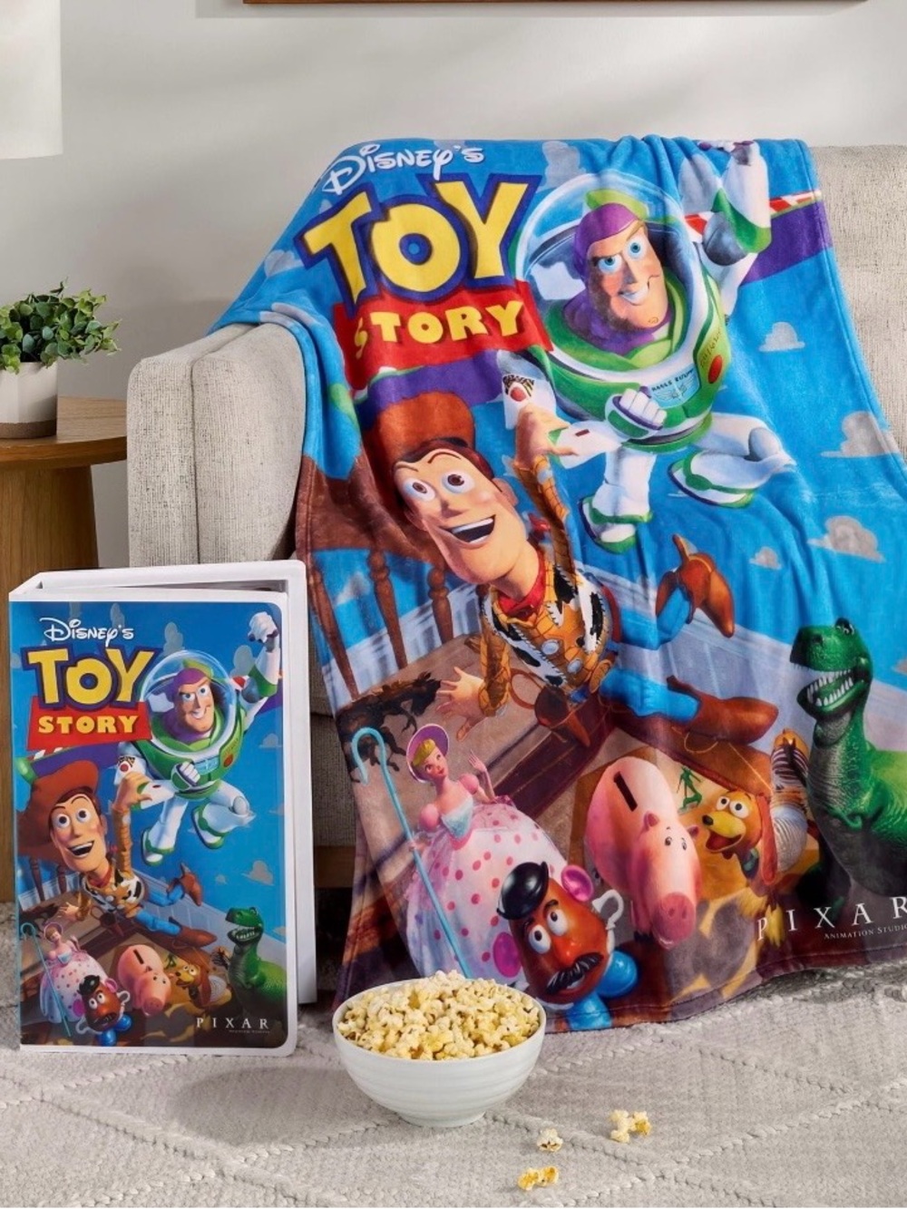 ❤️NEW!!!❤️ Disney Toy Story Plush Throw Blanket w/FREE VHS LARGE BOXED. 50”x70”.
